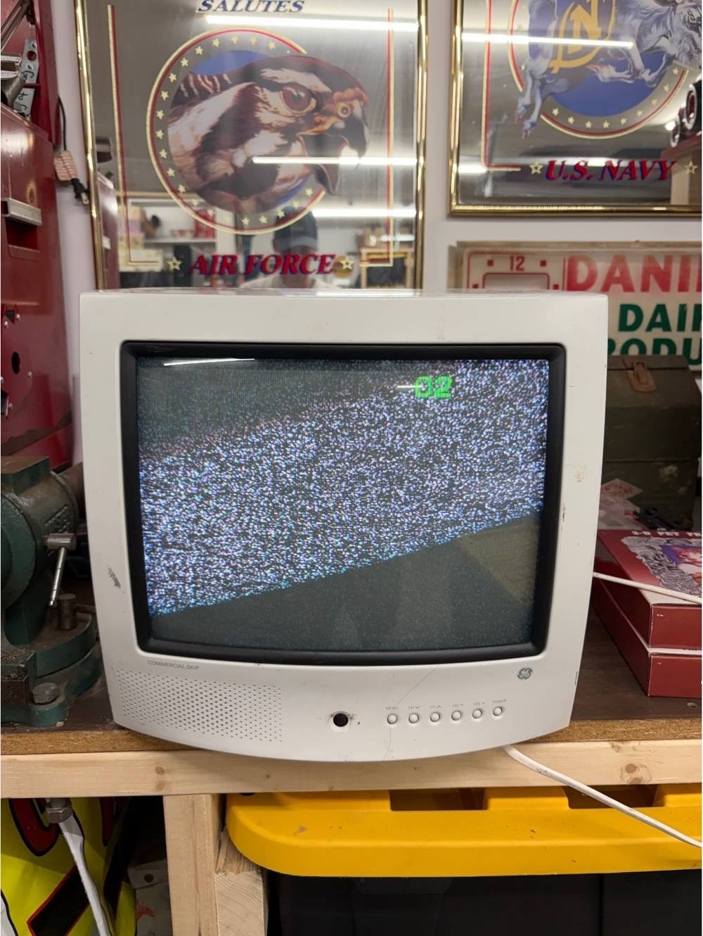 General Electric Commercial Skip CRT TV Model 13gp243
